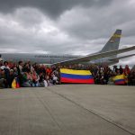 Llegó el segundo vuelo humanitario con 110 colombianos que estaban en Israel