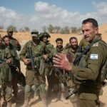 El Jefe de Estado Mayor de las IDF, Teniente General Herzi Halevi, habla a las tropas en el sur de Israel el 15 de octubre de 2023. (IDF)