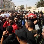 La ceremonia fúnebre de los palestinos que perdieron la vida en el ataque israelí a un campamento de refugiados de Yenín, Cisjordania, el 22 de octubre de 2023. (Issam Rimawi - Agencia Anadolu)