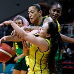 Jugadoras de Brasil y Colombia durante la final de Baloncesto femenino en los Juegos Panamericanos Santiago 2023 en el Polideportivo del Estadio Nacional, el 29 de Octubre en Santiago, Chile./ (Foto de Luis Hidalgo/Santiago 2023 vía Photosport)