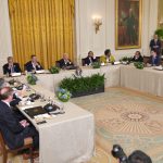 Luego de asistir al encuentro de presidentes, primeros ministros y cancilleres de doce países en la Casa Blanca, convocado por el mandatario de EE.UU., Joe Biden, el jefe de Estado colombiano declaró que “la política es absolutamente fundamental para resolver el tema palestino”. Foto Presidencia