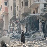 * Las represalias del Ejército israelí continúan en la Franja de Gaza con un saldo de más de 10.300 palestinos muertos, la mayoría mujeres y niños.