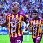 El equipo dirigido por David González suma nueve puntos de nueve posibles y quedó a tiro de la disputa del título.