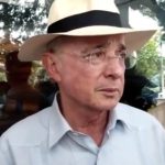 Exsenador Álvaro Uribe Vélez.