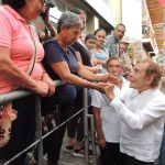 El maestro David Manzur, uno de los pintores mas ilustres de Colombia, saluda a sus paisanos en el municipio de Neira (Caldas) en su visita donde celebró su cumpleaños 94. (14 de diciembre de 1929) Foto de Jorge Iván Castaño Álzate