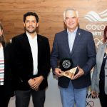 El Comité Olímpico Colombiano recibió una distinción de parte de la empresa CO2Cero gracias a su compromiso con el medio ambiente y la reducción de la huella de carbono a nivel empresarial e individual.