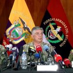 El jefe del Comando Conjunto de las Fuerzas Armadas de Ecuador, almirante Jaime Vela, informó hoy que en 24 horas capturaron 329 terroristas pertenecientes a bandas criminales y cinco fueron abatidos tras la declaratoria de conflicto armado interno.