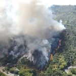 Incendio que a esta hora se registra entre Floridablanca y Piedecuesta.