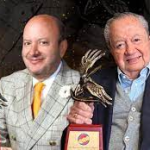 Julio E Sánchez Vanegas con su hijo Julio