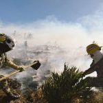 Soldados colombianos trabajan unidos con los Bomberos y Defensa Civil en la  extinción de Incendios