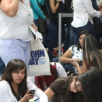 Según el DANE, la desocupación en el mes pasado se ubicó en 12,7%, que representa 1% menos que en el mismo mes dl año pasado. La población ocupada creció en 2,5%.