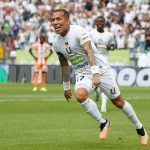 El delantero tolimense al servicio del Once Caldas,Dayro Moreno  tuvo un emotivo festejo con el exfutbolista colombo argentino, quien se encontraba en Palogrande