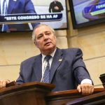 El presidente del Congreso recordó que las armas “son de la nación y no del Gobierno”, por si se están pensando en un “ruido de sables”.