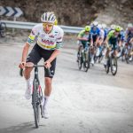 Pogačar vuelve a coronarse en Port Ainé