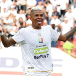 Once Caldas logró una importante victoria ante Alianza FC en la disputa de la fecha 13 de la Liga colombiana esto gracias a un solitario tanto de Billy Arce y el protagonismo de su arquero, James Aguirre, quien logró atajar dos penas máximas a dos cobradores distintos y terminó como a figura del encuentro.  Foto Dimayor