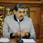 Una investigación periodística de Noticias Caracol revela una conspiración contra el régimen de Nicolás Maduro, en la que se habrían llevado a cabo operaciones ilegales por parte de la inteligencia venezolana en Colombia y Chile. Además, se revelan alianzas con grupos armados ilegales y criminales, como el ELN y el Tren de Aragua.