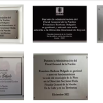 Placas que exaltan “legado” del exfiscal Barbosa