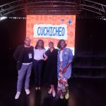 La feria abrió su agenda étnica con El Cuchicheo, un espacio que se trasladaron de redes sociales a la Carpa Cultural de Corferias el 24 de abril para hablar de #AfroColombia en vivo con Anu Rajaraman, Directora de Misión de USAID/Colombia; Daniel Samper, pionero en la incursión al mundo digital, al dar el salto de los formatos periodísticos tradicionales a YouTube con su canal #HolaSoyDanny; Mayra Luna, Chocoana, comunicadora en Lenguajes Audiovisuales y actriz; Bertha Medrano, Coordinadora de Comunicaciones del Programa Jóvenes Resilientes de USAID y ACDI/VOCA; y Kendry Serrano, periodista con experiencia en el diseño y ejecución de estrategias con enfoque diferencial étnico,