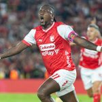 Hugo Rodallega de Independiente Santa Fe celebra después de anotar el primer gol de su equipo durante de partido de la fecha 1 de los cuadrangulares semifinales grupo B entre Independiente Santa Fe y Deportes Tolima por la Liga BetPlay DIMAYOR I 2024 en el estadio Nemesio Camacho el Campin de la ciudad de Bogotá.  Foto
 VizzorImage / Leonardo Castañeda / Cont