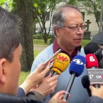 El presidente de Colombia, Gustavo Petro, suspendió hoy su participación en la conferencia sobre Ucrania que tiene por sede a Suiza y pidió a Europa debatir caminos para acortar la guerra y no para extenderla.