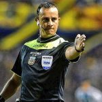 Luego de que la Conmebol diera a conocer la designación para los juegos restantes de la fecha 1, se estableció que el árbitro argentino Darío Herrera impartirá justicia en el compromiso entre Colombia y Paraguay.