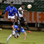 TUNJA - COLOMBIA, 15-07-2024: Wilmar Cruz, Sebastian Colon de Boyaca Chico F. C. y Juan Cuesta de Once Caldas, disputan el balon durante partido de la fecha 1 entre Boyaca Chico F. C. y Once Caldas, por la Liga BetPlay DIMAYOR II 2024 en el estadio La Independencia de la ciudad de Tunja. / Wilmar Cruz, Sebastian Colon of Boyaca Chico F. C. and Juan Cuesta of Once Caldas, struggle for the ball during a match of the 1st date between Boyaca Chico F. C. and Once Caldas, for the BetPlay DIMAYOR II 2024 League at the La Independencia Stadium in Tunja city. / Photo: VizzorImage / Edward Leguizamon / Cont.