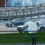 Encapuchados intentaron quemar patrulla frente a la Universidad Nacional