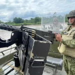 Las Fuerzas Militares presentes en Chocó, en el noroeste de Colombia, experimentarán un refuerzo con la llegada de seis pelotones con 216 unidades adicionales y el mismo número para el mes de noviembre, informó hoy el Ministerio de Defensa.