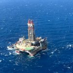 La junta directiva de la empresa estatal petrolera de Colombia, Ecopetrol, anunció hoy un plan de inversiones para el periodo 2024-2026 por un monto de mil millones de dólares.

Según divulgó la entidad, los fondos se destinarán a proyectos de exploración y desarrollo para incrementar la producción y la recuperación de reservas de crudo y gas en la plataforma territorial.

Asimismo, se fortalecerán los estudios y desarrollos necesarios para aumentar la actividad exploratoria costa afuera, en el mar Caribe, con la meta de incorporar reservas prospectivas por cerca de seis terapies cúbicos (6TPC).