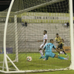 Los dirigidos por Gustavo Florentín ganaron 1-0 en el Alberto Grisales con gol de Morelo. El entrenador paraguayo estuvo dando indicaciones en la tribuna