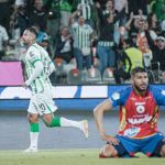 Edwin Cardona fue la figura del partido entre Atlético Nacional y Deportivo Pasto. Anotó un doblete y demostró su habilidad y calidad en el campo.