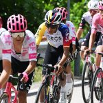 Egan Bernal tuvo un día complicado en la etapa 16 del Giro de Italia, pero demostró su fortaleza y determinación. @INEOSGrenadiers