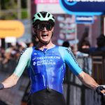 Nicolas Prodhomme ganó la etapa reina del Giro de Italia, la 19ª etapa, que recorrió 166 kilómetros entre Biella y Champoluc. Mientras tanto, Isaac del Toro retuvo el liderato del Giro, manteniendo una ventaja de 43 segundos sobre Richard Carapaz.