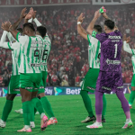 Atlético Nacional venció 1-2 a Santa en el estadio Nemesio Camacho El Campín por la cuarta fecha de los cuadrangulares semifinales de la Liga BetPlay.@nacionaloficial