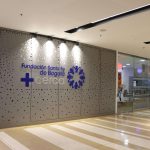 Caracol Radio habló con fuentes cercanas a la familia. Indican que el equipo médico de la Fundación Clínica Santa Fe, extrema las medidas para evitar que el senador pueda contraer cualquier tipo de infección.