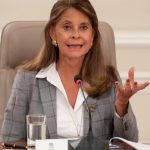 Tras lo revelado por La W, en donde se da a conocer que varios excancilleres y empresarios que habían sido incluidos en una carta enviada al secretario De Estados de los Estados Unidos no habían autorizado que su nombre fuera citado, la ex vicepresidenta Marta Lucía Ramírez, quien redactó la misiva, explicó lo sucedido.