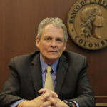 La principal observación que le hace hoy el gerente del Banco de la República, Leonardo Villar, a la Corte Constitucional es que no está lista la posibilidad de que el Banco de la República administre los ahorros de los colombianos en el nuevo sistema