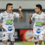 Once Caldas dio un golpe de autoridad en condición de visitante y prácticamente sentenció la serie de repechaje hacia los octavos de final de la Copa Sudamericana, tras vencer 0-3 a San Antonio Bulo Bulo en el estadio Félix Capriles de Cochabamba (Bolivia).