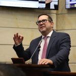 En un emotivo y firme discurso el senador Lidio García Turbay, al asumir la presidencia del Congreso, pidió dejar atrás la polarización, recuperar la sensatez política y avanzar en acuerdos para las reformas que el país necesita.
