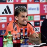 Luis Díaz en rueda de prensa de presentación con el Bayern Múnich / Foto: Bayern
