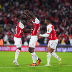Santa Fe venció a América de Cali 2-1 en la fecha 5 de la Liga BetPlay DIMAYOR II-2025. Los goles del equipo cardenal fueron anotados por Yilmar Velásquez con dos potentes remates al minuto 45+2 y 45+4..Foto Dimayor