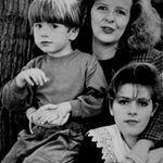 Diana Turbay  con sus hijos Carolina y Miguel