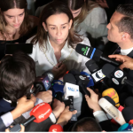 María Claudia Tarazona rinde homenaje póstumo a Miguel Uribe Turbay en el Congreso - Foto Luisa Gonzalez/REUTERS