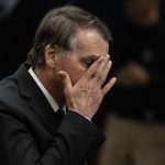 La primera sala del Supremo Tribunal Federal (STF) de Brasil condenó hoy al expresidente Jair Bolsonaro a 27 años y tres meses de prisión por conspiración golpista tras las elecciones de 2022.

El resultado de la votación reflejó una mayoría sólida. El ponente del caso, Alexandre de Moraes, fue acompañado por los jueces Flávio Dino, Cármen Lúcia Antunes y Cristiano Zanin (presidente del panel), mientras que Luiz Fux se abstuvo de votar,