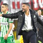 Javier Gandolfi no va más como técnico de Atlético Nacional. El argentino fue cesado del cargo luego de que este lunes la junta directiva se reuniera para abordar su continuidad en la institución y se acordara su salida.