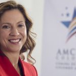 María Claudia Lacouture cuestiona renuncia de ministro de Hacienda a visa estadounidense, destacando impacto en gestiones financieras cruciales
