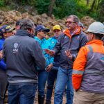 ​El presidente de la Agencia Nacional de Infraestructura (ANI), Oscar Torres, hizo un recorrido por el crítico km 18 de la vía al Llano para responder a las comunidades.​ Foto Agencia Nacional de Infraestructura