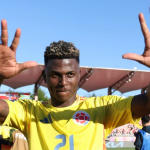 El delantero colombiano Neysor Villarreal finalmente se sumó a la fiesta en la victoria de octavos de final contra Sudáfrica, marcando dos goles que llevaron a su equipo a esta fase por primera vez en 14 años. Es uno de los varios delanteros colombianos a los que España tendrá que vigilar de cerca. Foto FCF