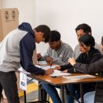 A diferencia de las votaciones del 2021, la asistencia creció en poco más de 200.000 votos, sin embargo, la abstención sigue siendo mayoría.