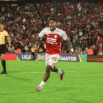 La única anotación del partido llegó en tiempo de reposición, cuando todo parecía indicar que sería un lánguido empate, apareció la finura de Harold Santiago Mosquera para picarla sobre el arquero Rodríguez y darle el triunfo a un cuadro cardenal que depende de sí mismo para clasificar.@SantaFe